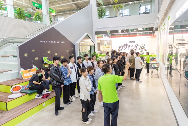 商學(xué)院學(xué)子探訪Today夢(mèng)工廠 沉浸式體驗(yàn)企業(yè)文化，激發(fā)成長新動(dòng)能